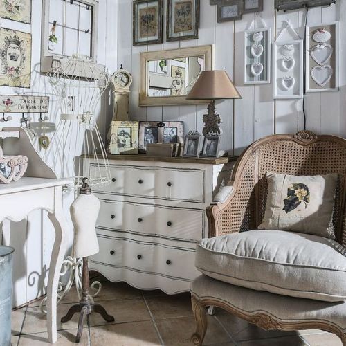 Moda na DIY w stylu shabby pokazuje, jak wiele osób potrafi wyczarować prawdziwe arcydzieła z rzeczy, które skazane były