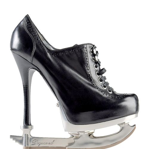 Model Skate Moss na szpilce, marki DSquared2, do podziwiania, nie do jeżdżenia