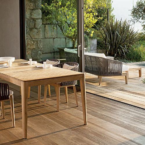 MOOD, krzesła z drewna tekowego, oparcia na aluminiowej ramie oplecione odpornym na wodę i promienie