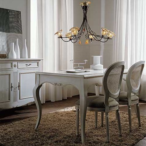 Mosiężny żyrandol Gemma włoskiej firmy Masca z kryształowymi kloszami. Cena - 1360 zł. Do kompletu również kinkiety i lampy