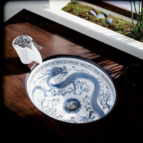 Motyw Imperial Blue jak na chińskiej wazie z dynastii Ming. Kosztuje 3900 zł. KOHLER