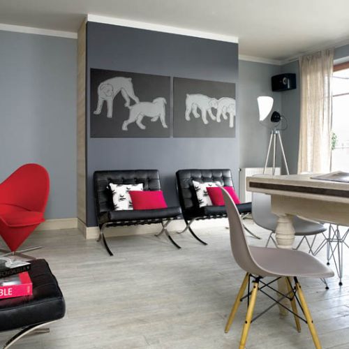 Salon minimalistyczny i spójny kolorystycznie.