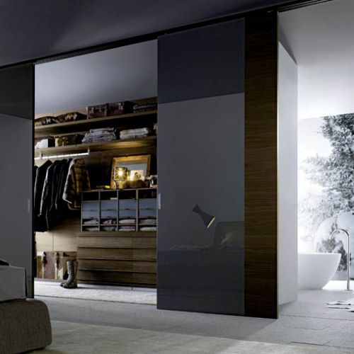 Możemy sami zaprojektować wnętrze garderoby i wybrać jej kolor. Cena - od 15 000 zł. POLIFORM