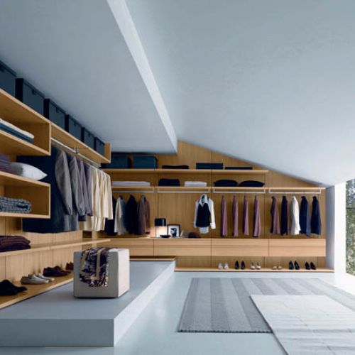 Na poddaszu też urządzimy praktyczną przebieralnię. STUDIO ITALIA
