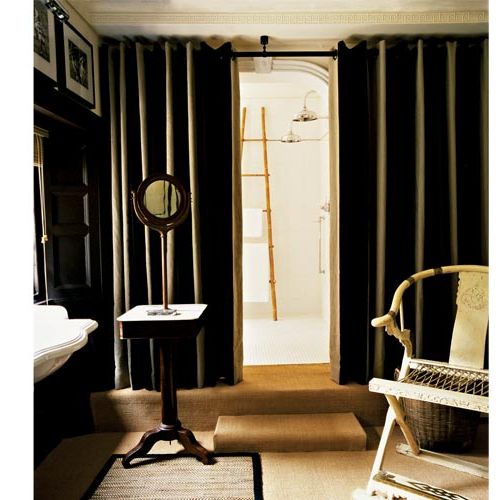 Dom w stylu kolonialnym - pokój kąpielowy