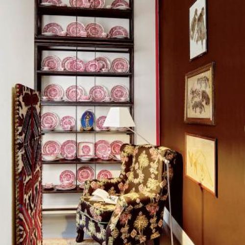 Na ścianach tylko oryginały. W gabinecie są akwarele zwierząt namalowane przez Zenona Kononowicza Bosego