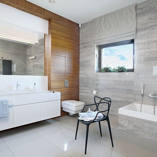 Na ścianie cieniowany gres i orzech amerykański, który tworzy klimat salonu kompielowego.