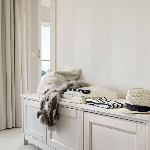 Styl marynistyczny – jak urządzić apartament z widokiem na morze?
