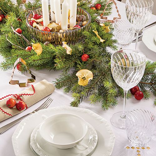 Stół wigilijny w tradycyjnym stylu