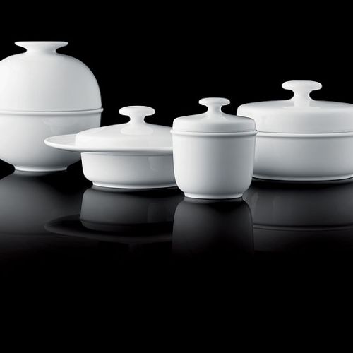 Naczynia projektu Wilhelma Wagenfelda