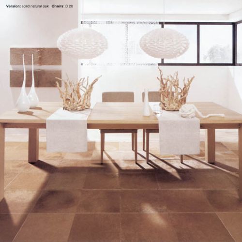 Nad stolem lampy wiszące firmy HUELSTA