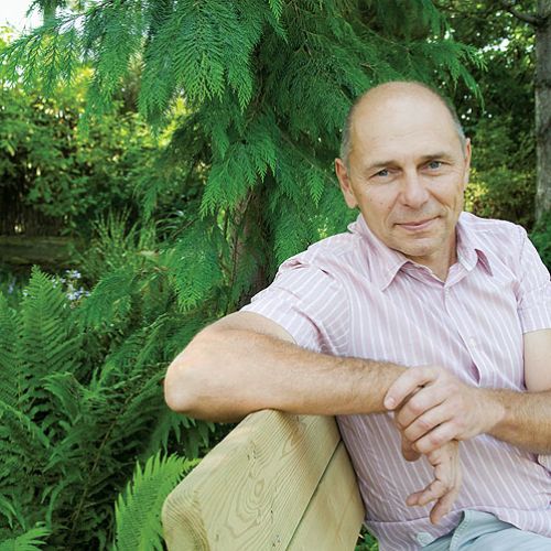 Najpierw można podumać nad strumykiem. Potem poczytać na ławce przy fontannie. A na koniec pooglądać karpie w stawie. Ten