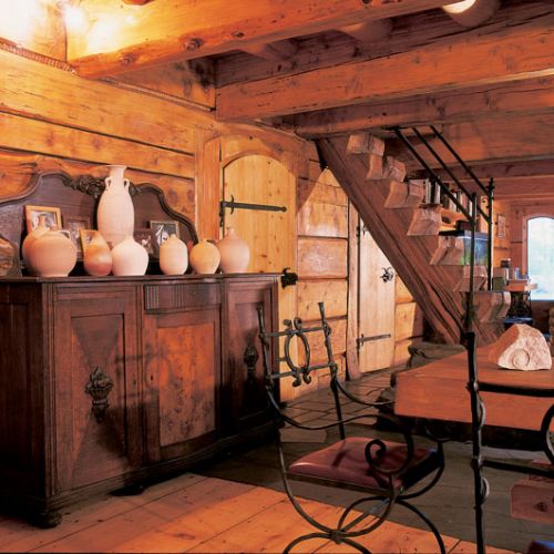 Najwięcej czasu zajęło właścicielom znalezienie krzeseł do jadalni. Chcieli, aby były kute, ładne i wygodne.