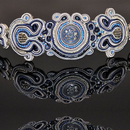 Naszyjnik wykonany techniką soutache.