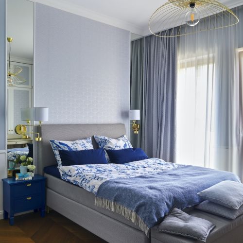 niebieska sypialnia w stylu amerykańskim