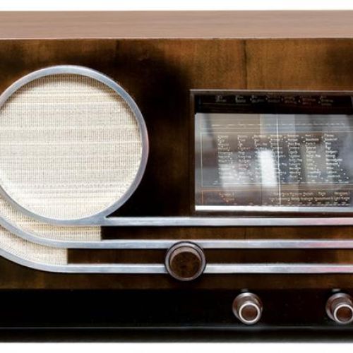 Niemiecki Loewe 537 W – gabinetowy odbiornik nazywany Łyżwą z powodu metalizowanych listew, 1936/37 r.,