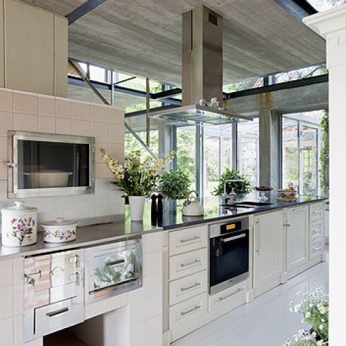 Nowoczesna, ale w angielskim stylu. Zrobiła ją firma Michała Wiśniewskiego z Warty. Pasuje do niej