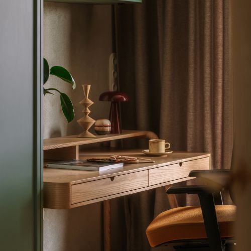 domowe biuro w nowoczesnym mieszkaniu z nutą retro