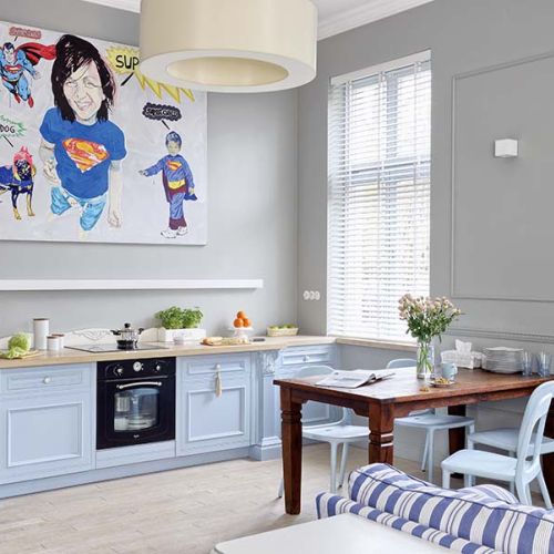 Nowoczesne szafki kuchenne z dekorami, które spotkamy w rustykalnych chałupach.