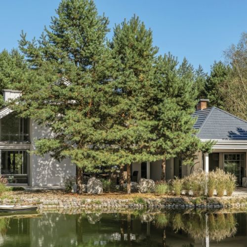 nowoczesny dom nad jeziorem