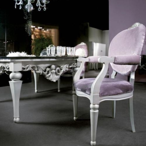 Obity muślinową tkaniną fotel Florence to wydatek 797 euro, firma Jetclass. MIRAGE DESIGN