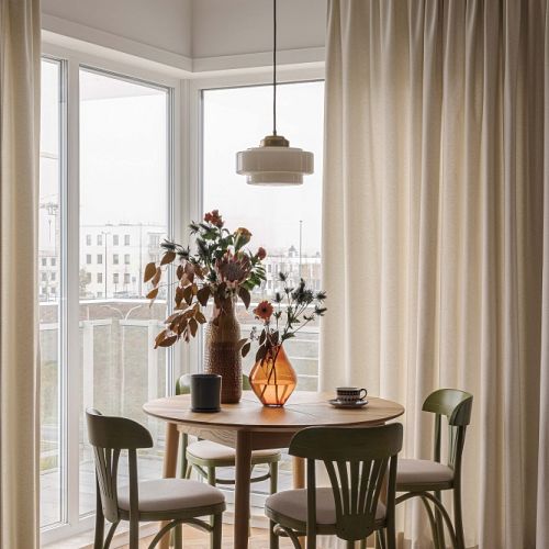 kącik jadalniany w salonie