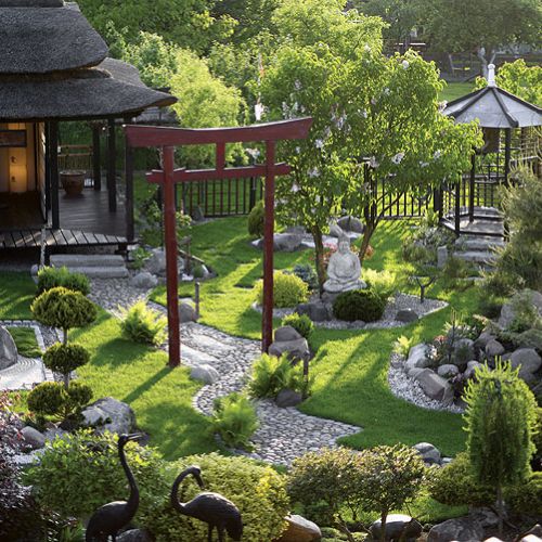 Ogród japoński - pomysł nie jest dla narwańców. Potrzeba mnóstwo cierpliwości, by rzecz doprowadzić do końca.