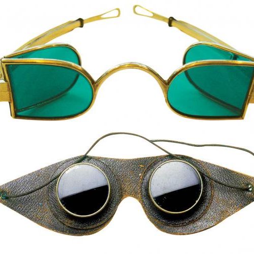 Okulary z czterema szkłami chroniły oczy przed ostrym światłem, początek XIX w., Czarne gogle w