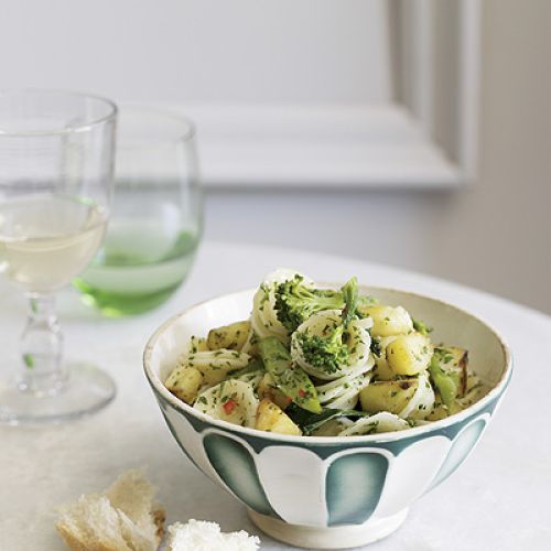 Orecchiette z ziemniakami i brokułami.