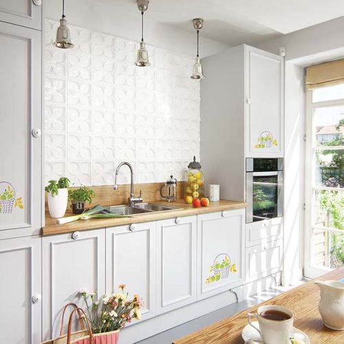 Ornament namalowany na meblach. Zielone jabłuszko - szablon do malowania