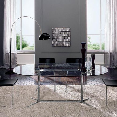 Owalny stół firmy Florida - 7821 zł, krzesło - 567 zł. HEBAN