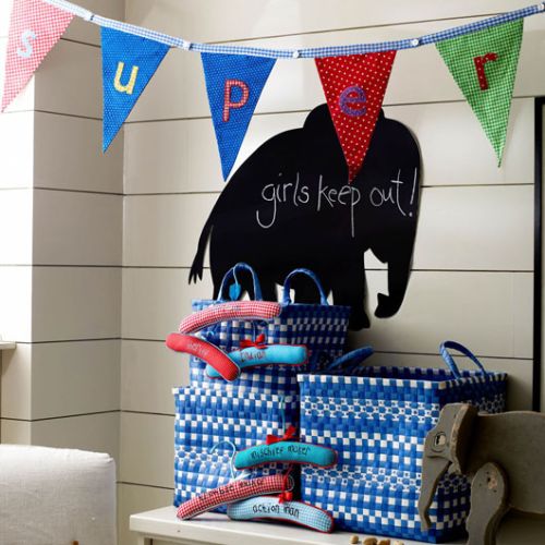 Ozdobne kosze i wieszaki na ubrania. LOVELY HOME