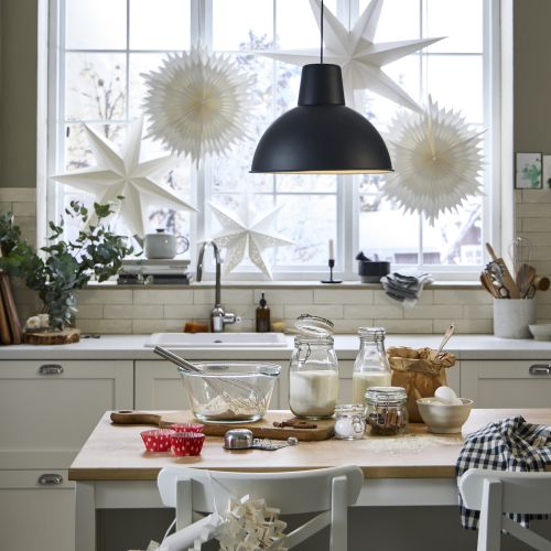 wiszące ozdoby świąteczne na okno