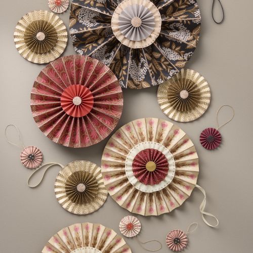 wiszące ozdoby świąteczne z papieru