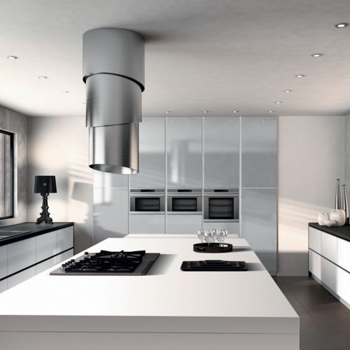 Pareo to okap serii F-light, który w wyrafinowany sposób owija blachą stalową korpus okapu. Łączy w sobie piękno dizajnu