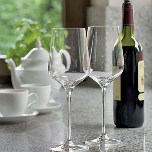 Parterowa willa niedaleko Poznania. Nowoczesny dom otoczony łąką