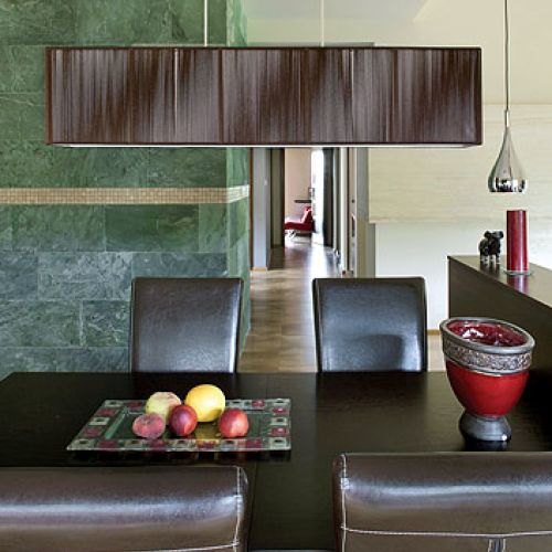 Parterowa willa niedaleko Poznania. Nowoczesny dom otoczony łąką