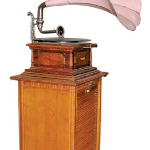 Patefon skrzynkowy z szafeczką. Koncert przez tubę