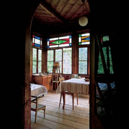 Pełna światła weranda to idealne miejsce na chwilę odpoczynku.