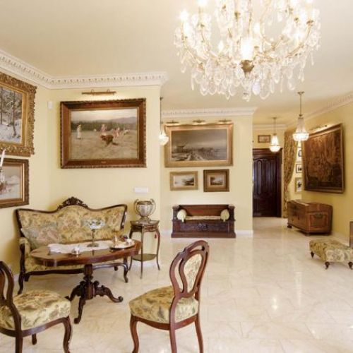 Piec kaflowy okazał się oryginalnym miśnieńskim zabytkiem.