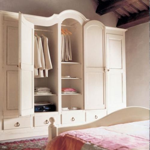 Pięciodrzwiowa szafa Glamour kosztuje ok. 26 000 zł. TONIN CASA