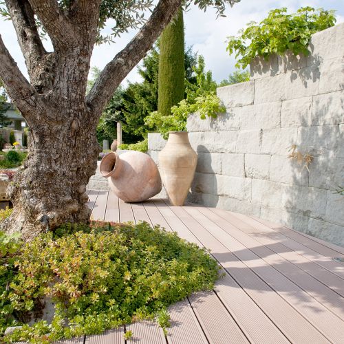 Piękny taras na wiosnę - jak go zaaranżować?