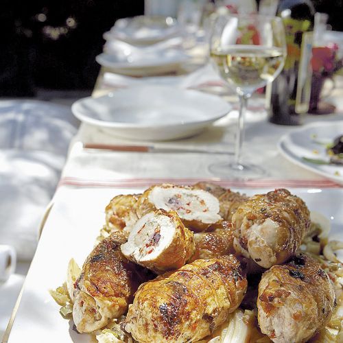 Piersi kurczaka faszerowane panzanellą.