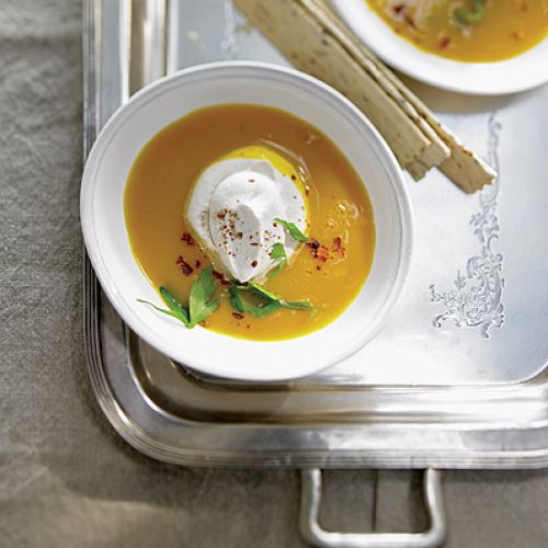 Pikantna zupa z dyni. Przepisy na karnawałową imprezę