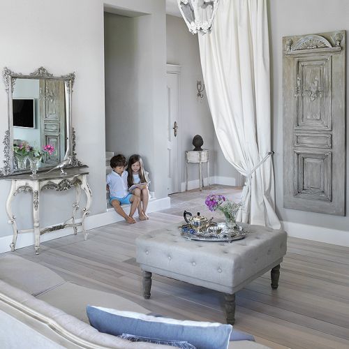 szare wnętrza w stylu francuskim