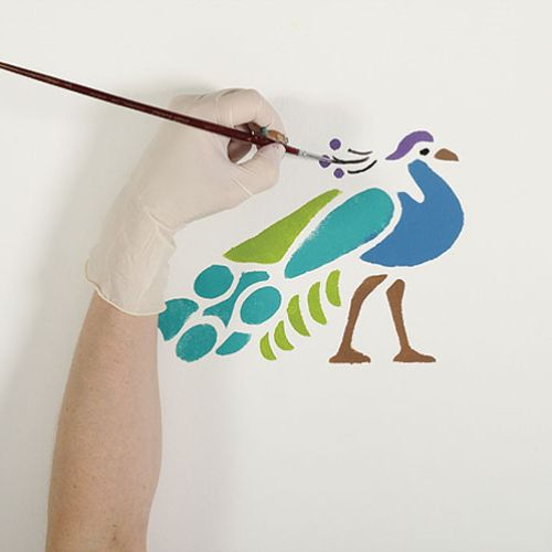 Płochliwy, krzykliwy, z wachlarzem bajecznych pi oacute r na ogonie i zawadiackim czubkiem na głowie. O tym,