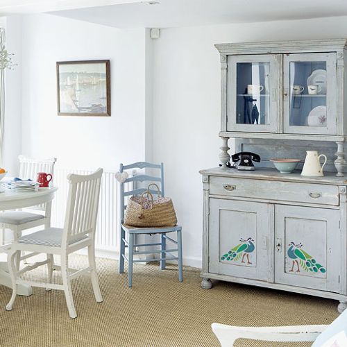 Płochliwy, krzykliwy, z wachlarzem bajecznych pi oacute r na ogonie i zawadiackim czubkiem na głowie. O tym,