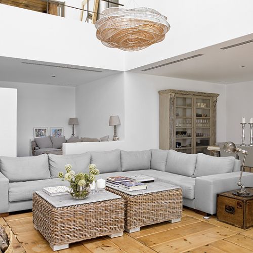 Podłoga została zrobiona ze starych półek z fabryki ceramiki. Przyjechały z Londynu.