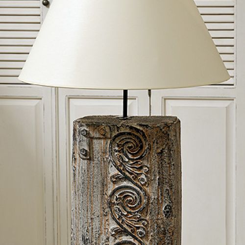 Podstawa lampy z kolekcji Garden Old przypomina pień drzewa, 290 zł, Belldeco