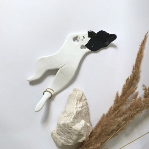 Gliniana figurka Gracja – podstawka na pierścionki, Maison Fragile, pakamera.pl